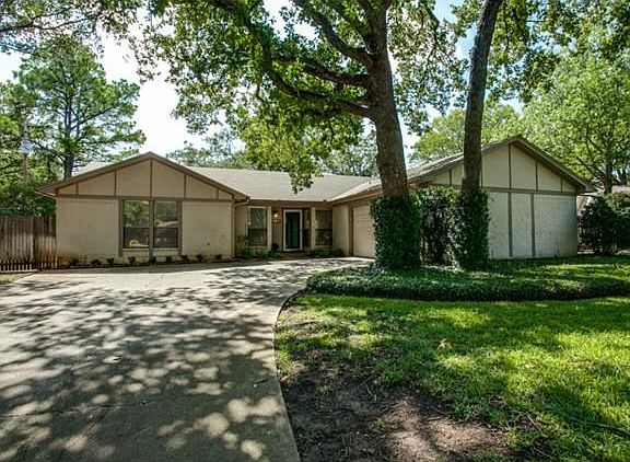 2nd image of 612 Charles Ct