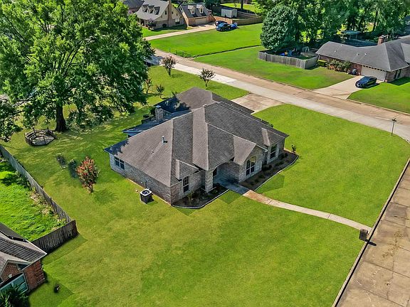 2nd image of 1002 Brown Dr