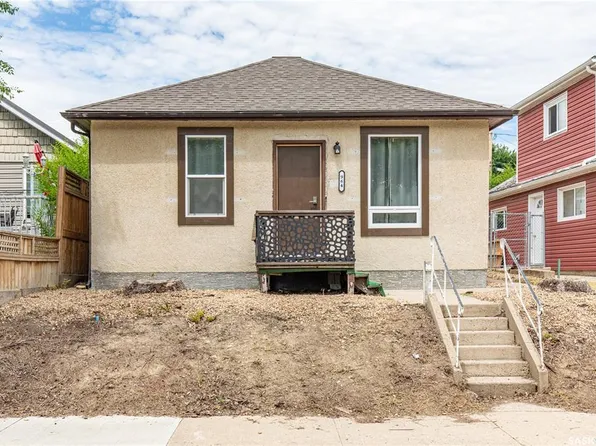 964 Athabasca STREET W, Moose Jaw, SK S6H 2E4