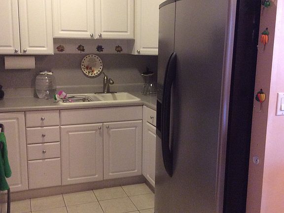 5th image of 9570 NW 32nd Ave