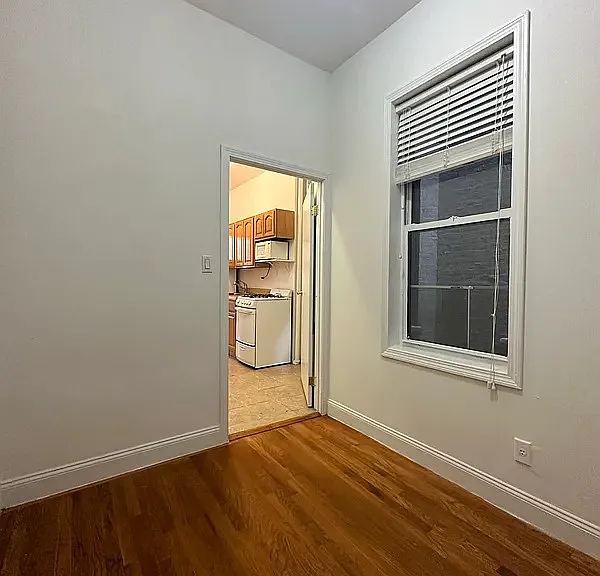 219 E 32nd St #2C — Photo 7