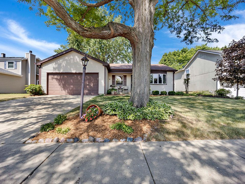 1st image of 350 Somerset Dr