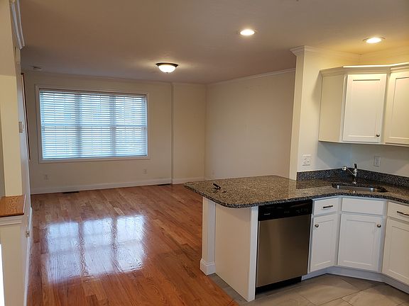 5th image of 954 Bedford St APT 7