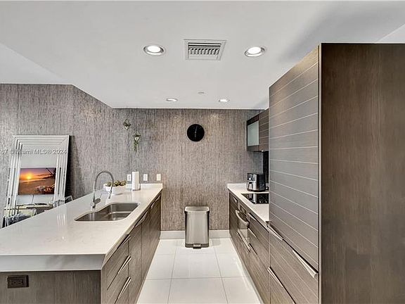 3rd image of 200 Biscayne Boulevard Way APT 3509