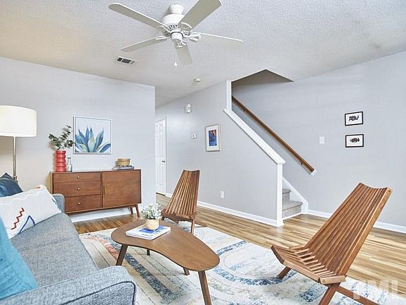 5th image of 39 Crystal Oaks Ct