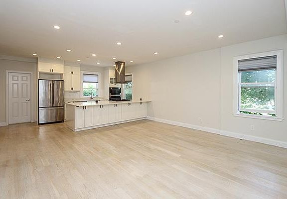 2nd image of 1415 Old Northern Blvd #1N