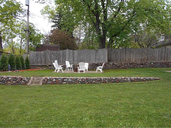 5th image of 1583 Burns Ave