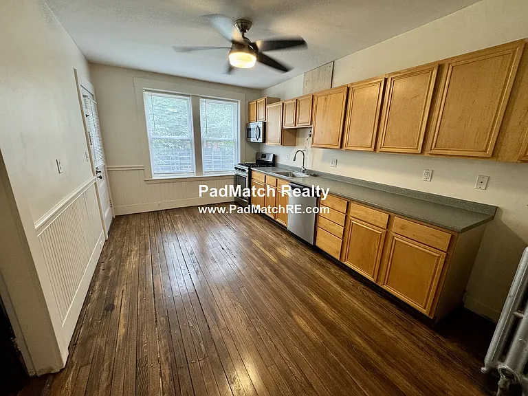 Eat-in-Kitchen