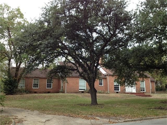 1st image of 408 E Howe Ave