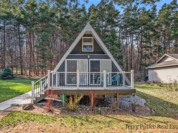 10924 SW Torch Lake Dr, Rapid City, MI 49676