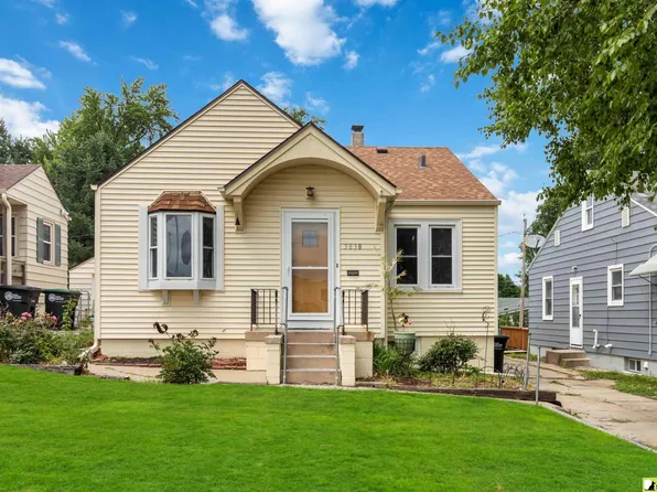 5838 Walnut St, Omaha, NE 68106