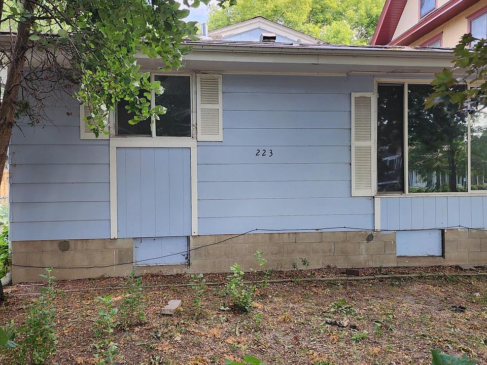1st image of 223 Winifred St E