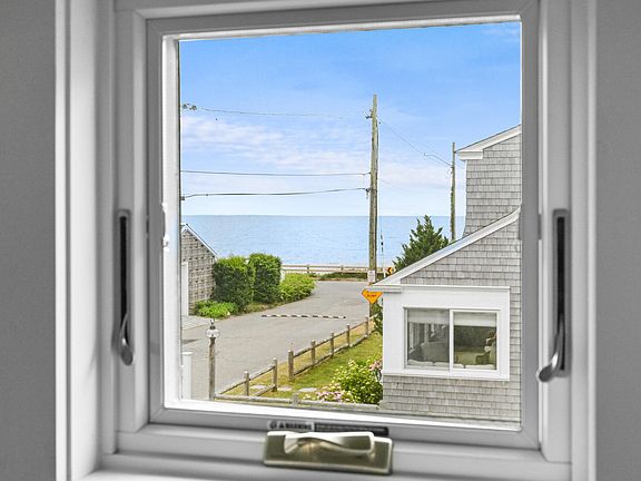 3rd image of 12 Wyndemere Bluffs Road