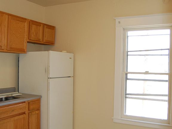 5th image of 21 E 3rd Ave Unit 2
