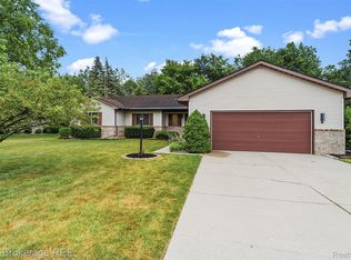 3200 Kings Brook Dr, Flushing, MI 48433