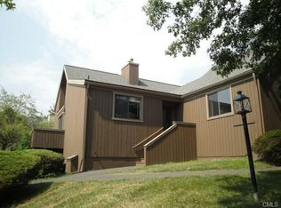 172 Chickasaw Ln, Stratford, CT 06614