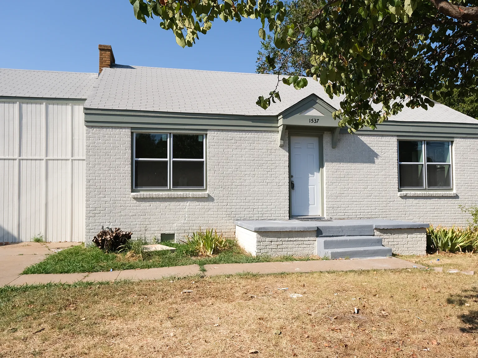 3 bed, 1124 sqft, $1,350 — Photo 2