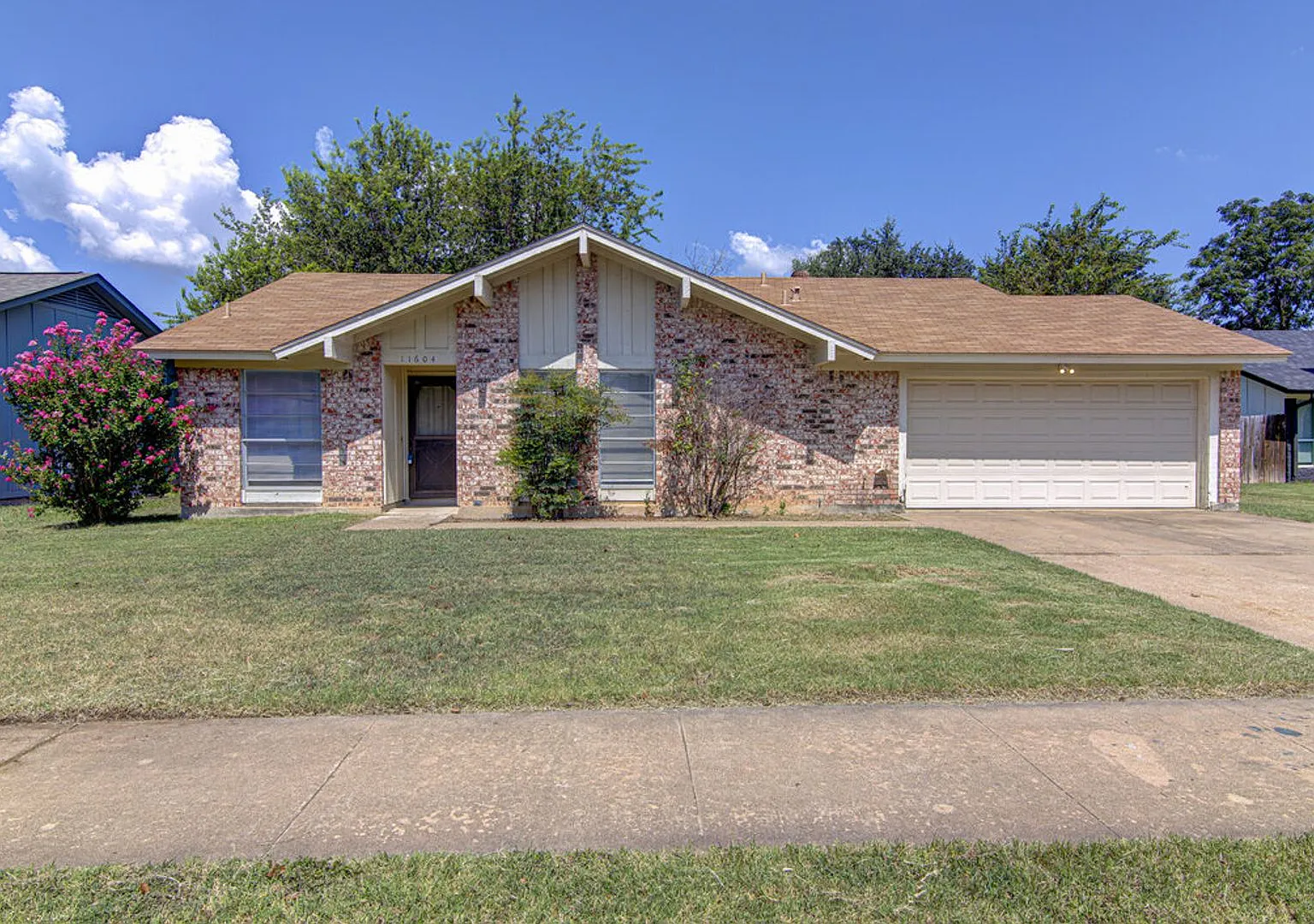 Charming 3 Bed / 2 Bath Home in a Prime Northwest Austin Location! — Photo 2