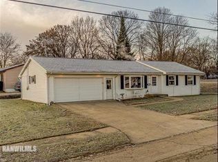 1747 W Laurel St, Freeport, IL 61032