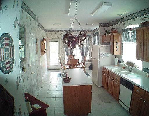 5th image of 15231 FALL PLACE D