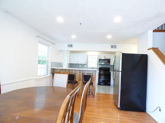 5th image of 6911 Arlington Blvd