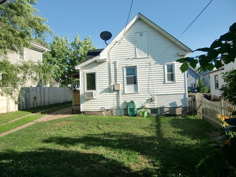 1st image of 421 20th Ave NE