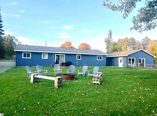 657 Laperell Rd, Cheboygan, MI 49721