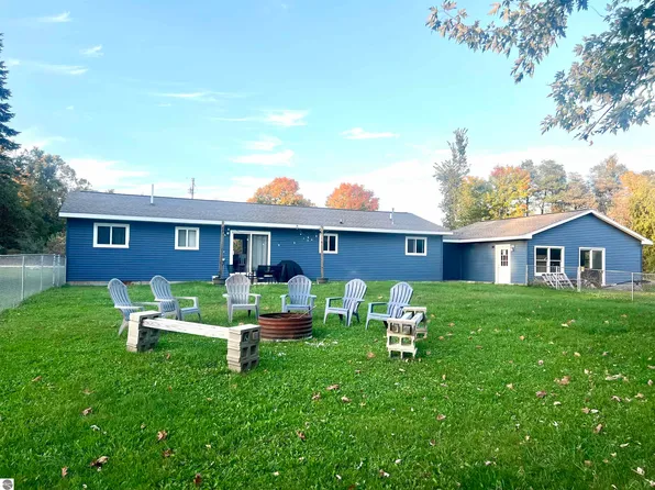 657 Laperell Rd, Cheboygan, MI 49721