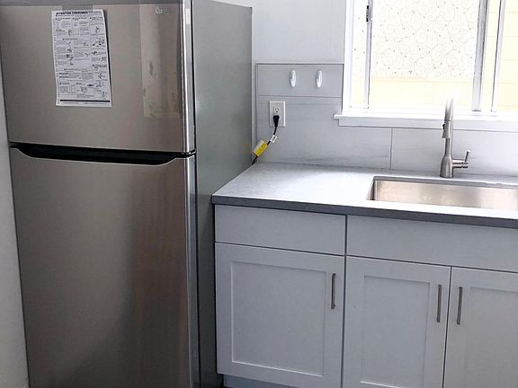 3rd image of 1739 Cabrillo St APT 1