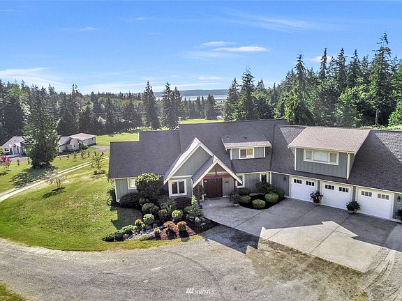 4000 + sq ft custom home with Owners Suite on the Main