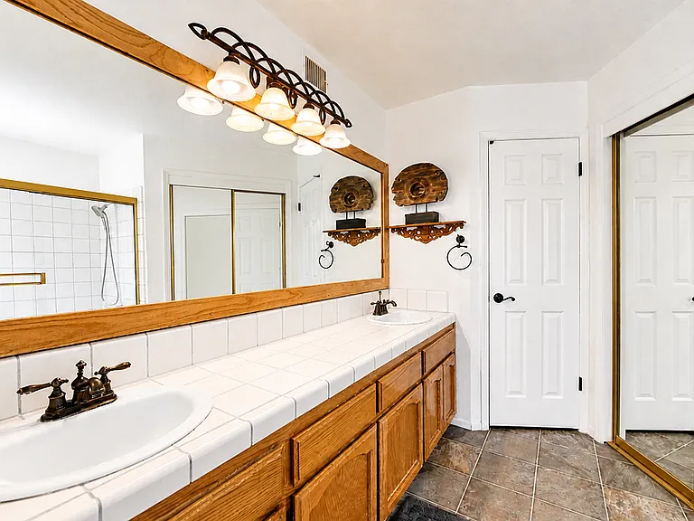 2116 Bernina Dr — Photo 8