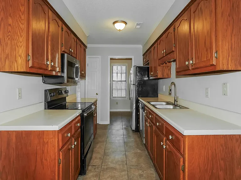 2590 Laurelcrest Dr — Photo 7