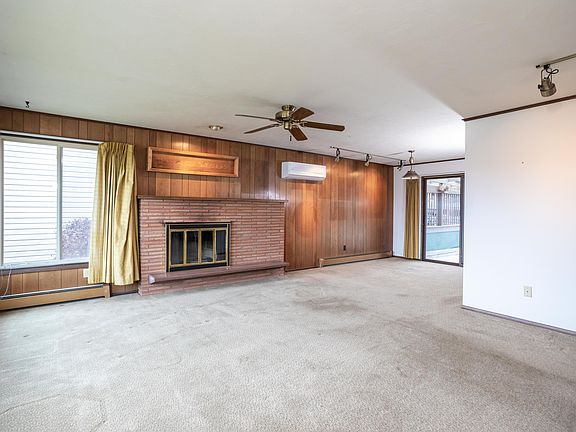 3rd image of 111 Wedgewood Ln