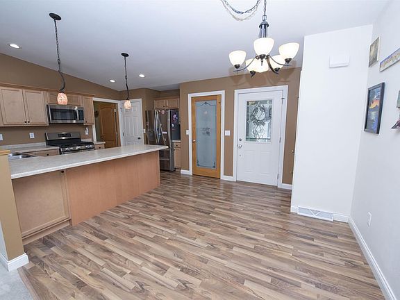 3rd image of 420 RED TAIL DRIVE