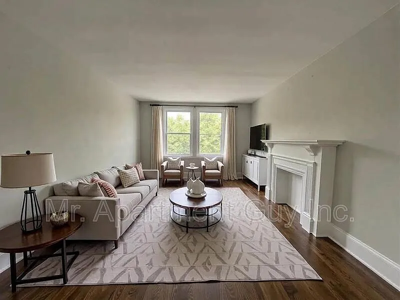 3 bed, 1.0 bath, $2,645 — Photo 1