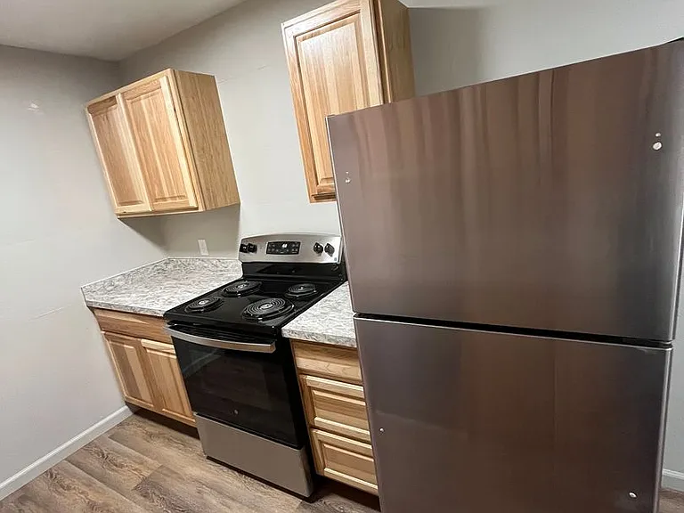 1404 Toole Ave — Photo 8