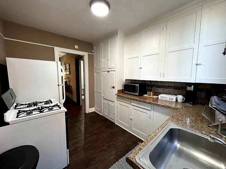 1345 Highland St — Photo 7