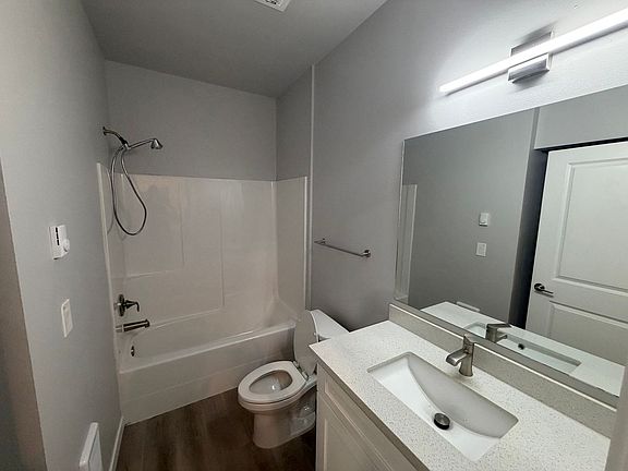4th image of 7624 Pacific Ave #301