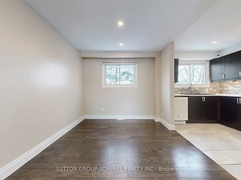 64 Bronte St S #8 — Photo 8