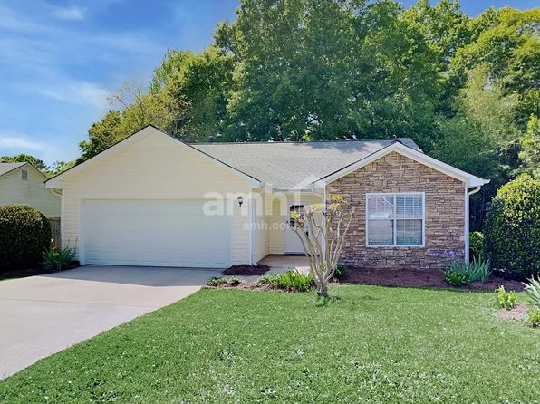 149 Waters Edge Dr, Locust Grove, GA 30248