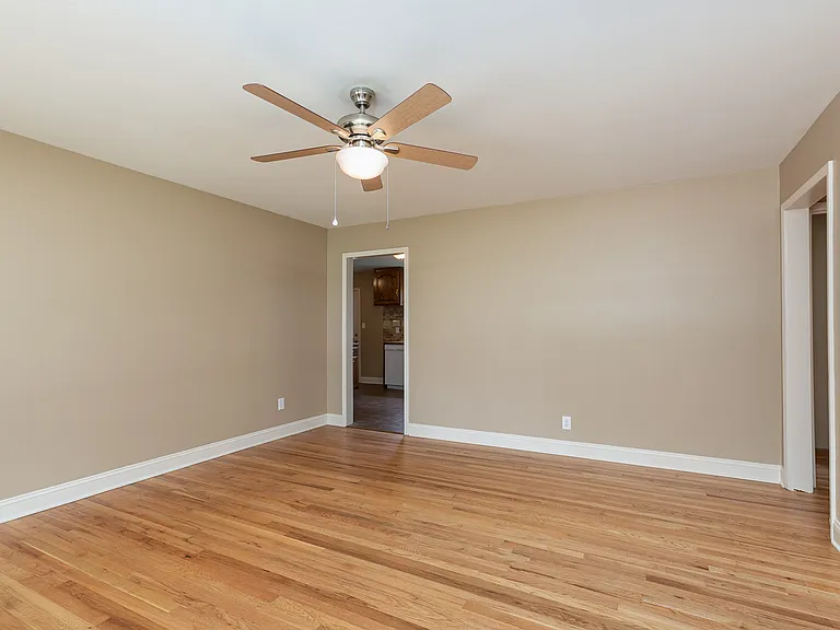 3049 S Parkview Ave — Photo 5