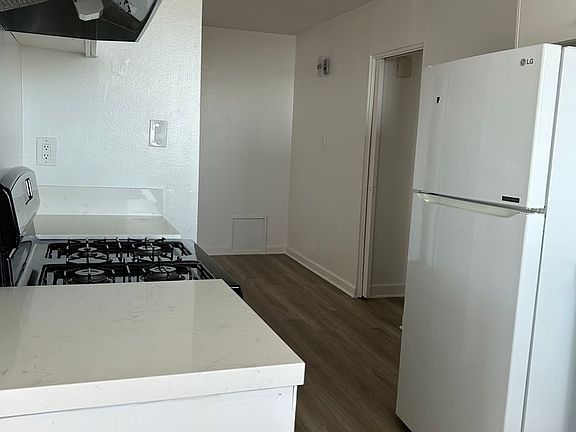 2nd image of 404 Loma Ter APT D