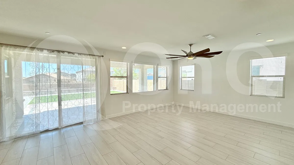 Studio, 4.0 bath, 3071 sqft, $3,395 — Photo 3