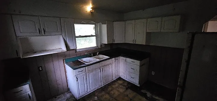 8461 Saint Clair Ave — Photo 4