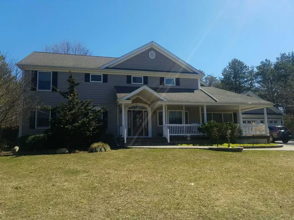 95 Henearly Dr, Miller Place, NY 11764