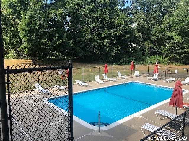 2nd image of 107 Wellington Dr Unit 107