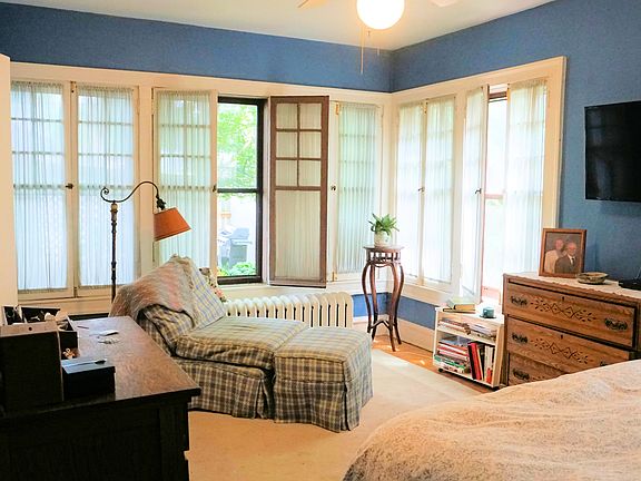 3rd image of 3337 Irving Ave S #1