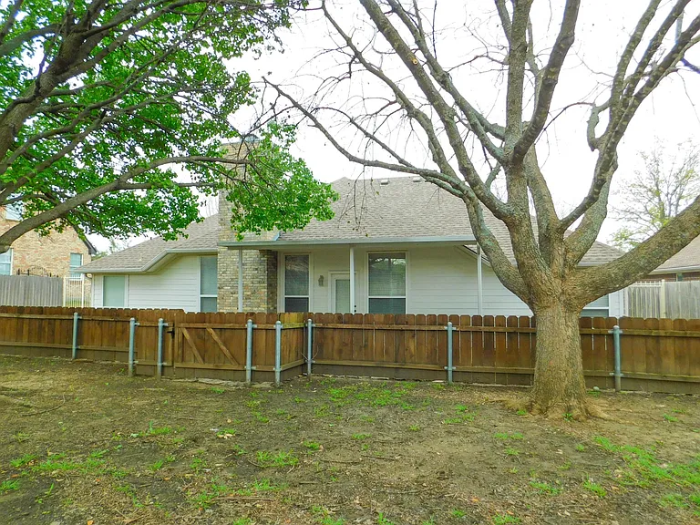 502 Hillcrest Ln — Photo 32