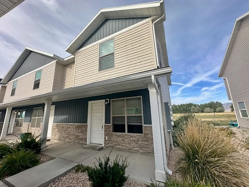 3 bed, 1.5 bath, $1,450 — Photo 1