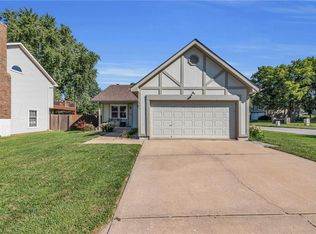 132 E Nelson Cir, Olathe, KS 66061